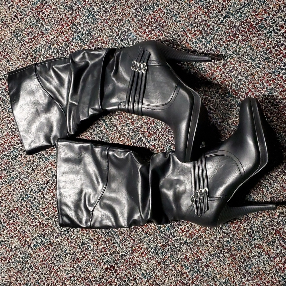 Women's Black Heeled Boots Size 9.5
